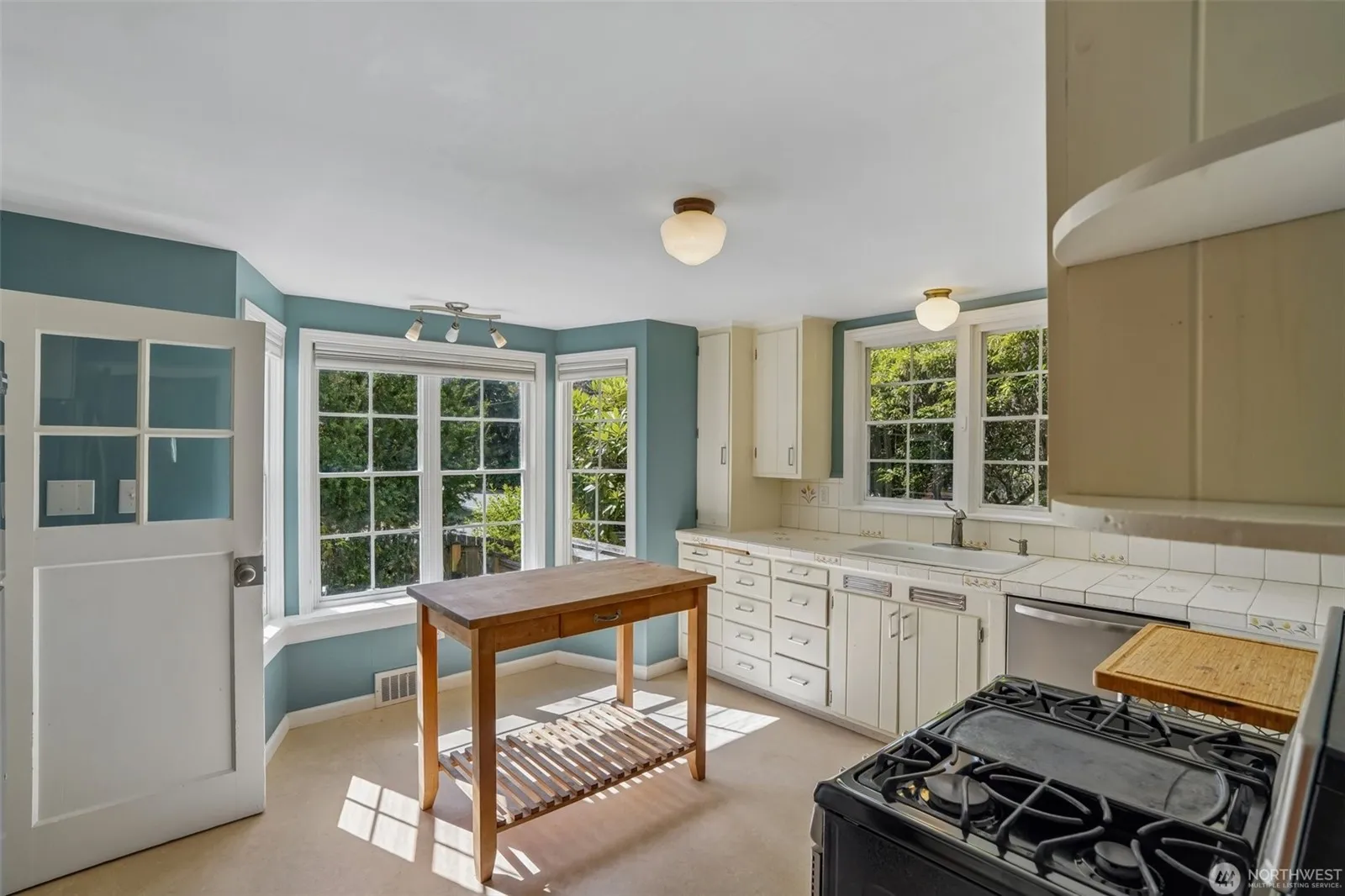 Secondary property snapshot 4 for 739 N 165th St